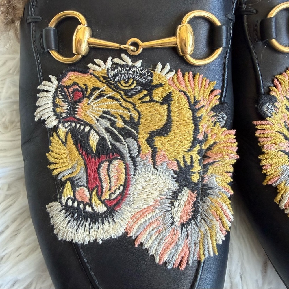 Gucci Princetown Black Leather Mules with Fur and Roaring Tiger Size 38 - Picture 11 of 12
